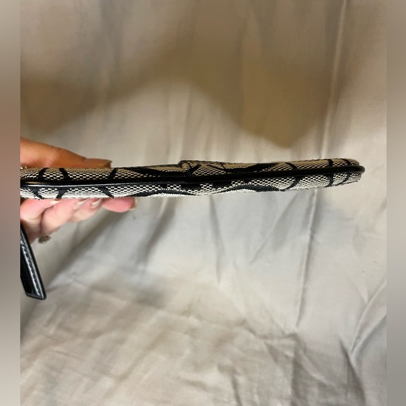 Coach Signature Black and Tan Wristlet No Flaws - Picture 11 of 16